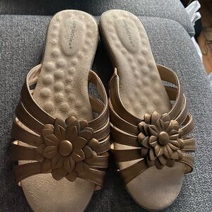 Women’s size 12 comfortview Sunflower slides gold/brass p2
